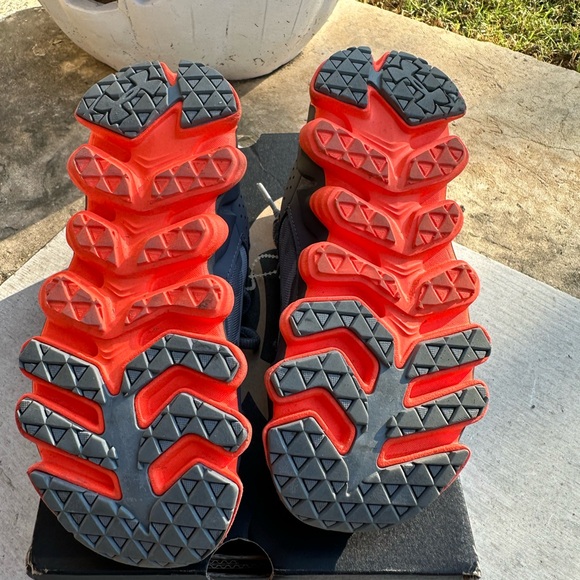 Under Armour Boys- Spine Disrupt - 11.5- Excellent Condition! - Picture 3 of 3